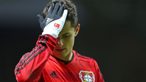 Javier Chicharito Hernández tiene varias opciones para salir del Leverkusen.