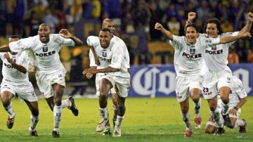 Once Caldas en el festejo de la Copa Libertadores de 2004. ¿Podrá Independiente del Valle repetir la historia?