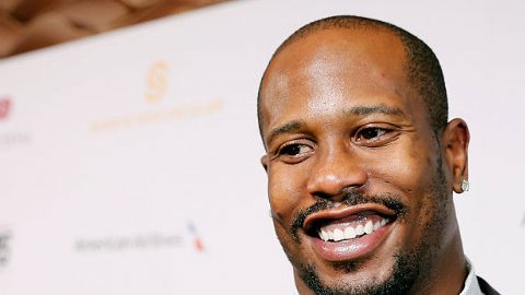 Von Miller aseguró su continuidad con Broncos por una jugosa cantidad.