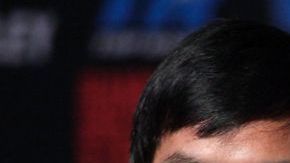 Manny Pacquiao y Bob Arum: prometen regreso en noviembre.
