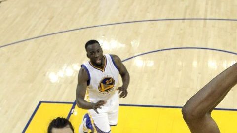 Kevin Durant en acción contra los Warriors en los playoffs. Ahora vestirá el uniforme de Golden State.