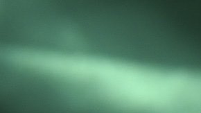 Miembros de la comunidad LGBT se dan la mano frente a una bandera de México.