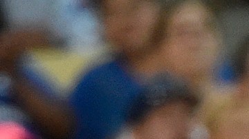 Yasiel Puig, vistiendo el uniforme conmemorativo del Día de Independencia, anota en hit de Chase Utley en la cuarta entrada.