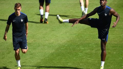 Antoine Griezmann y Paul Pogba en el entrenamiento previo a la Final.