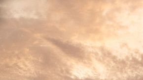 La puesta del sol se alinea perfectamente entre los edificios