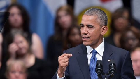 El presidente Barack Obama asistió a un acto religioso en memoria de los cinco policías muertos en una emboscada por un francotirador en Dallas.