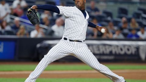Chapman hizo solo 18 lanzamientos de los cuales 12 estuvieron en la zona del strike.