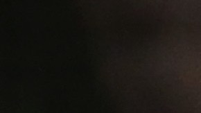 Albert Pujols es golpeando en la cabeza por un lanzamiento en el juego del martes entre Angels y Rangers en Anaheim. El cañonero había disparado dos jonrones de tres carreras.