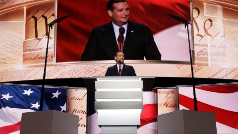 Ted Cruz recibió abucheos cuando instó a "votar su consciencia" y omitió apoyar a Donald Trump.