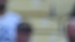 Yasiel Puig conecta uno de sus dos dobles el domingo contra Arizona. El cubano suena para un posible cambio entre domingo y lunes.