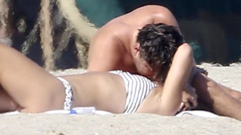La pareja fue pillada por los fotógrados en las playas de Malibú.