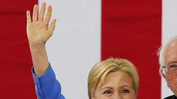 Bernie Sanders brinda su apoyo a Hillary Clinton.