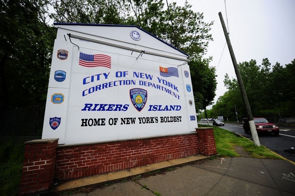 Contrabandeaban hasta en Rikers Island