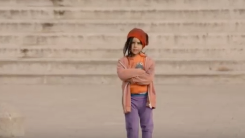 Anano es la niña de seis años que protagoniza el experimento de Unicef