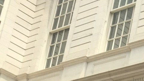 Activistas comunitarios, defensores de los derechos civiles en la rueda de prensa en la que expresaron rechazo a la decisión municipal de dar marcha atrás en el paquete de reformas conocido como la Ley del Derecho a Saber.