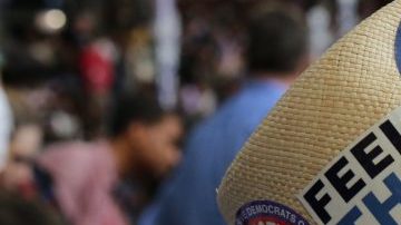 Imágenes de vistosos sombreros que lucieron muchos de los casi 5,000 delegados durante la convención demócrata. Fotos: María Peña/Impremedia