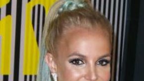 En el último concierto, Joe fue incapaz de contenerse y decidió sorprender a Britney con un fuerte abrazo.