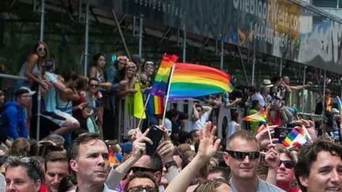 El Primer Ministro subió a su cuenta de Twitter las fotos de su participación.