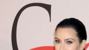 En el sencillo, Kanye  relaciona a Swift en una situación sexual.