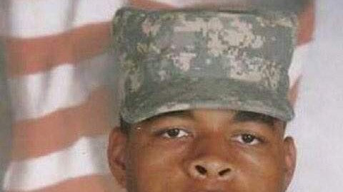 La soldado atacada por Johnson pidió en 2014 una orden de protección.