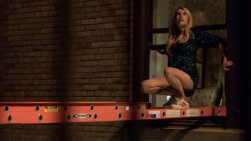 Emma Roberts tuvo que cruzar de un edificio a otro por una escalera en su rol de "Vee" en la película Nerve.