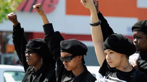 Panteras NegrasImage copyrightGETTY IMAGES
Image caption
Acción y reacción: El aumento de casos de ciudadanos negros muertos a manos de la policía de Estados Unidos ha impulsado la proliferación de grupos separatistas.