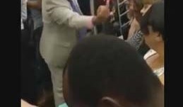 “Devuélvanlos a los campos donde pertenecen”, expresó el racista en referencia a los negros.
