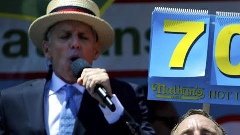 Joey Chestnut  acumula nueve victorias en la tradicional competencia.