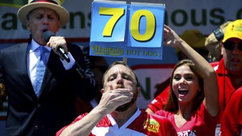 Joey Chestnut acumula nueve victorias en la tradicional competencia.