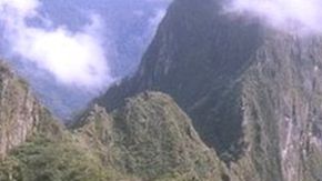 Turistas en la antigua ciudad de Machu Picchu, en Perú.