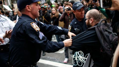 Ahora los policías no podrán evitar que personas los graben cuando realizan su trabajo.