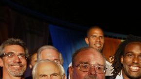 El luchador y medallista de plata en Londres 2012 Jaime Espinal con la presidenta del comité Olímpico de Puerto Rico, Sara Rosario.