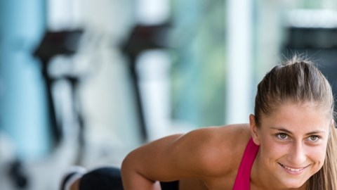Los ejercicios, como las lagartijas, cuyos movimientos trabajan varios músculos a la vez son los más efectivos para tonificar el cuerpo.