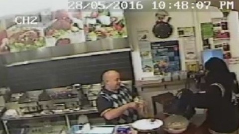 Ladrón abandona negocio sin lograr su cometido.