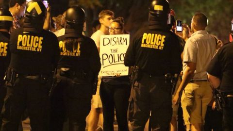 Manifestantes en una protesta en Rochester, NY.