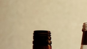 El alcoholismo es un grave problema que hay que abordar para poder superarlo.