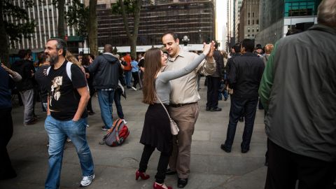 Las clases de tango son en el Holley Plaza en Washington Square Park en Manhattan.