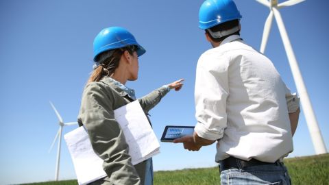 Buena parte de las energías limpias están generando nuevos tipos de empleos./Shutterstock