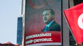 Miles de seguidores del presidente Erdogan salieron a las calles para celebrar.