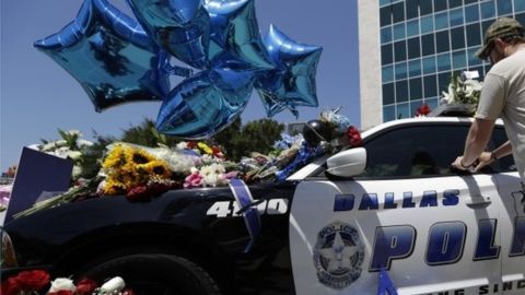 El autor de la masacre dijo que "especialmente quería matar policías blancos".