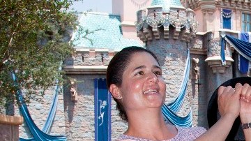 Lorena Ochoa y Mickey Mouse se divierten en Disneyland.