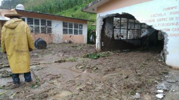 Daños por las intensas lluvias que dejó a su paso la tormenta tropical Earl en la comunidad de Tamazolapa, en Veracruz .