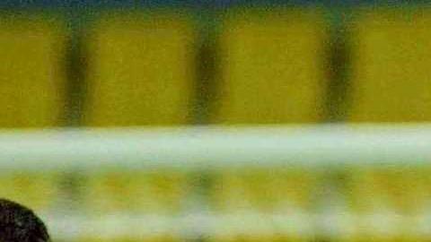 Cardozo #17 festeja un gol ante Japón en Atenas 2004.
