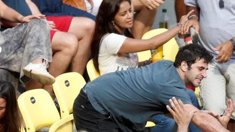 La pelea de aficionados en el estadio olímpico de tenis, suspendió momentáneamente la actividad en el partido entre del Potro y Souza.