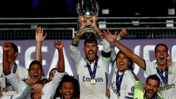 Real Madrid remontó de últimos minutos para hacerse de su tercera Supercopa de Europa.