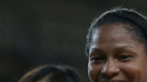 Yuri Alvear, judoca colombiana, muestra orgullosa su medalla de plata, la segunda para su país en Río 2016.