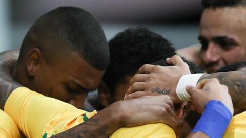 Los anfitriones se destaparon con cuatro goles en su tercer partido de la fase de grupos.