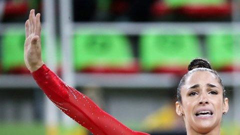 Alexandra Raisman quedó en segundo lugar en una competencia dominada por Simone Biles.