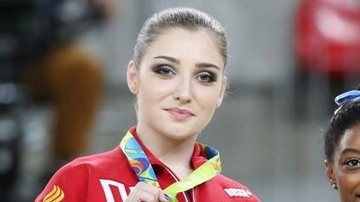 Simone Biles se impuso a su compatriota Aly Raisman y a la rusa Aliya Mustafina.