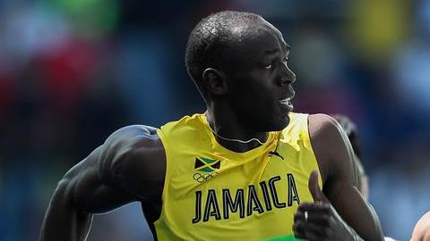 Usain Bolt en acción en los 100 metros.